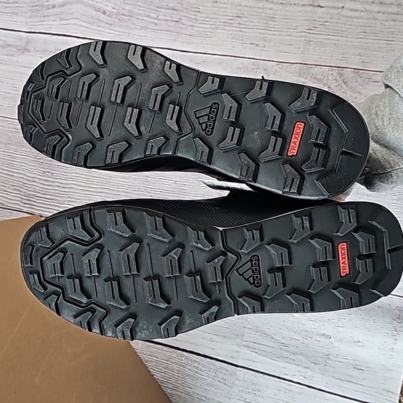 NWT adidas 8.5 outdoor Terrex Mid ClimaProof Snow boots - Picture 2 of 6